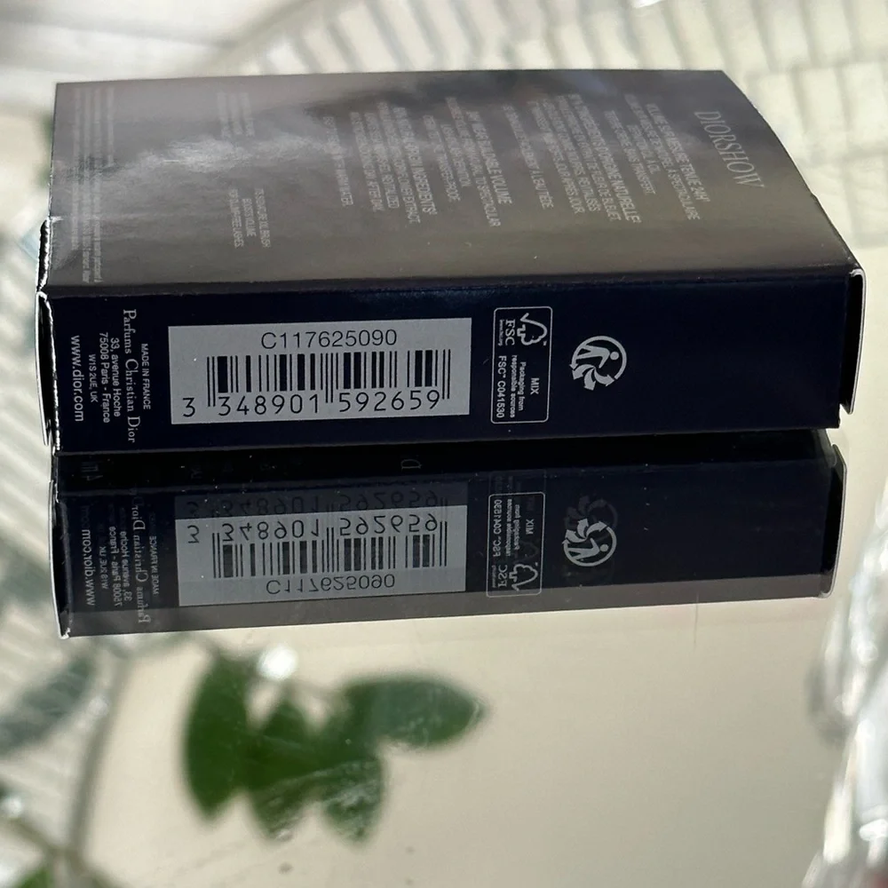 - Dior show mascara mini.